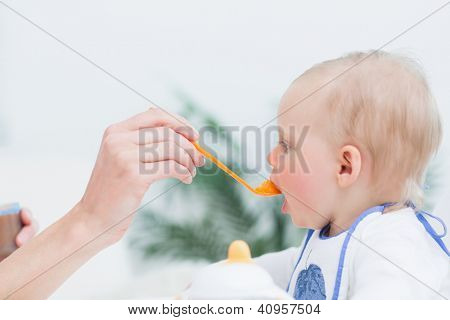 Comer en el salón del bebé