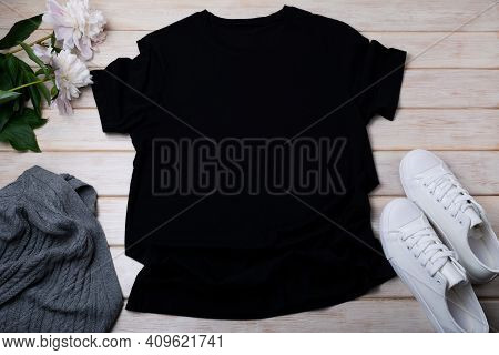 Women’s T-shirt Mockup With Aran Sweater And Peony