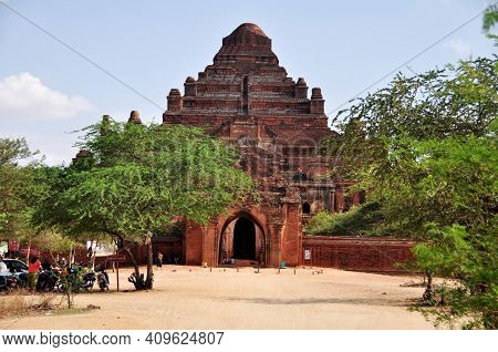 Dhammayangyi Paya Or Dhammayan Temple Pagoda Chedi Burma Style For Burmese People And Foreign Travel