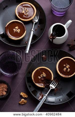 tartellette con ganache di cioccolato e noci