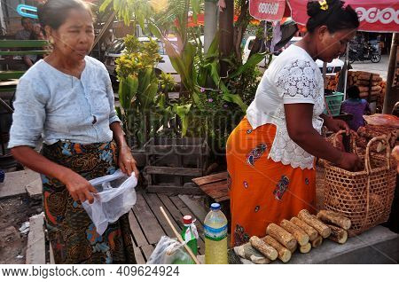 Burmese Woman Vendor Sale Thanakha Wood Food For Burma People And Foreign Travelers Walking Select A