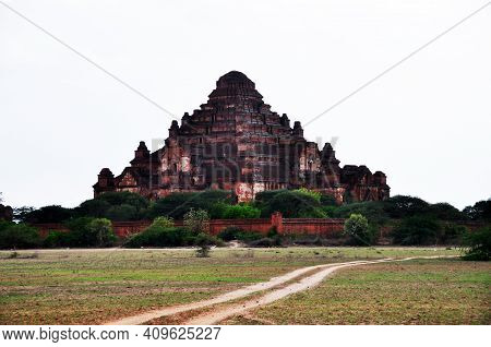 Dhammayangyi Paya Or Dhammayan Temple Pagoda Chedi Burma Style For Burmese People And Foreign Travel
