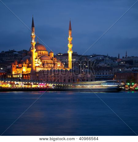 Mezquita Nueva (Yeni Cami). Estambul, Turquía