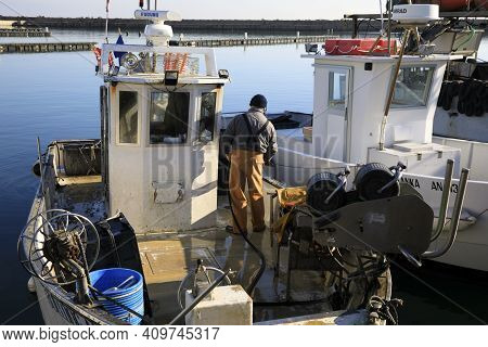 Numana (an), Italy - January 1, 2019: Fisherman At  Numana Port, Riviera Del Conero, Adriatic Sea, N