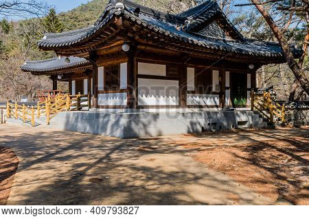 Chungbuk, South Korea;feb.21, 2021: Traditional Korean Style House With Tiled Roof Located In Songni