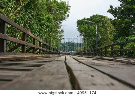 สะพานไม้เก่าในสังขละบุรี