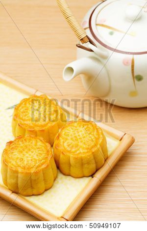 Mooncake and tea