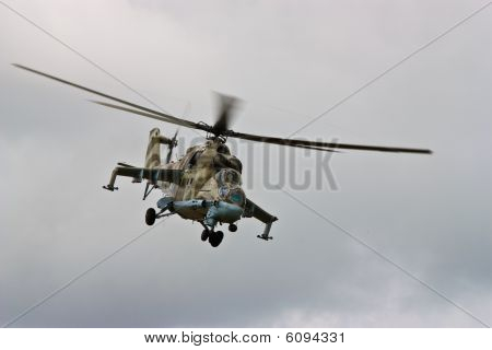 Elicottero Gunship In volo
