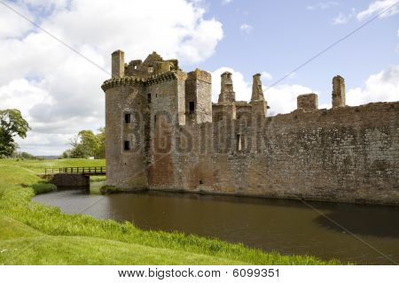 สกอตแลนด์ปราสาท Caerlaverock moated