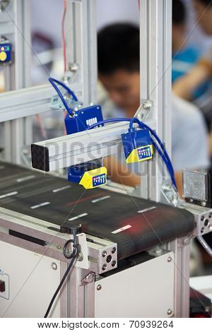 Barcode reader conveyor