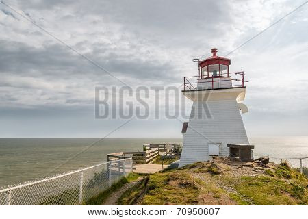 Lighthouse (cape Enrage)