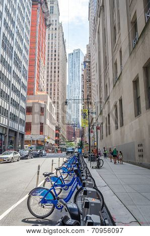 Manhattan bike station