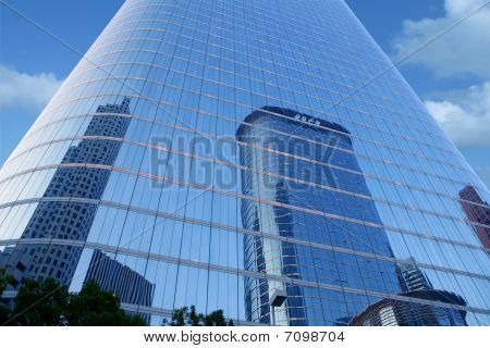 Blå spejl glas Facade skyskraber bygninger