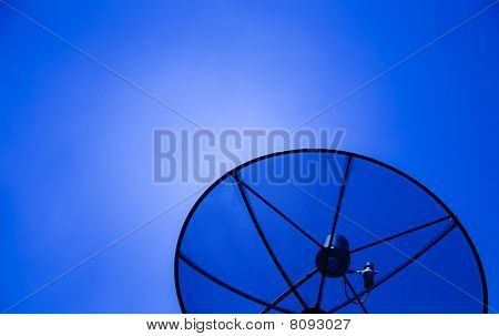 Satelliitti
