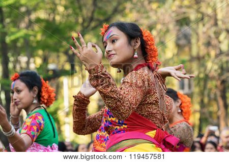 Young Girl Dancers Perforimg At Holi (spring) Festival In Kolkata.