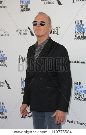 LOS ANGELES - FEB 27:  Michael Keaton at the 2016 Film Independent Spirit Awards at the Santa Monica Beach on February 27, 2016 in Santa Monica, CA