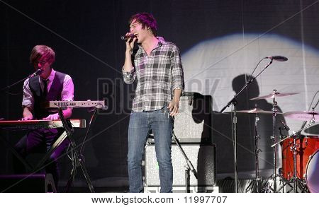 ATLANTIC CITY, NJ - oktober 10: Sanger Will Anderson (C) og keyboardspiller Kit French af gruppen Par