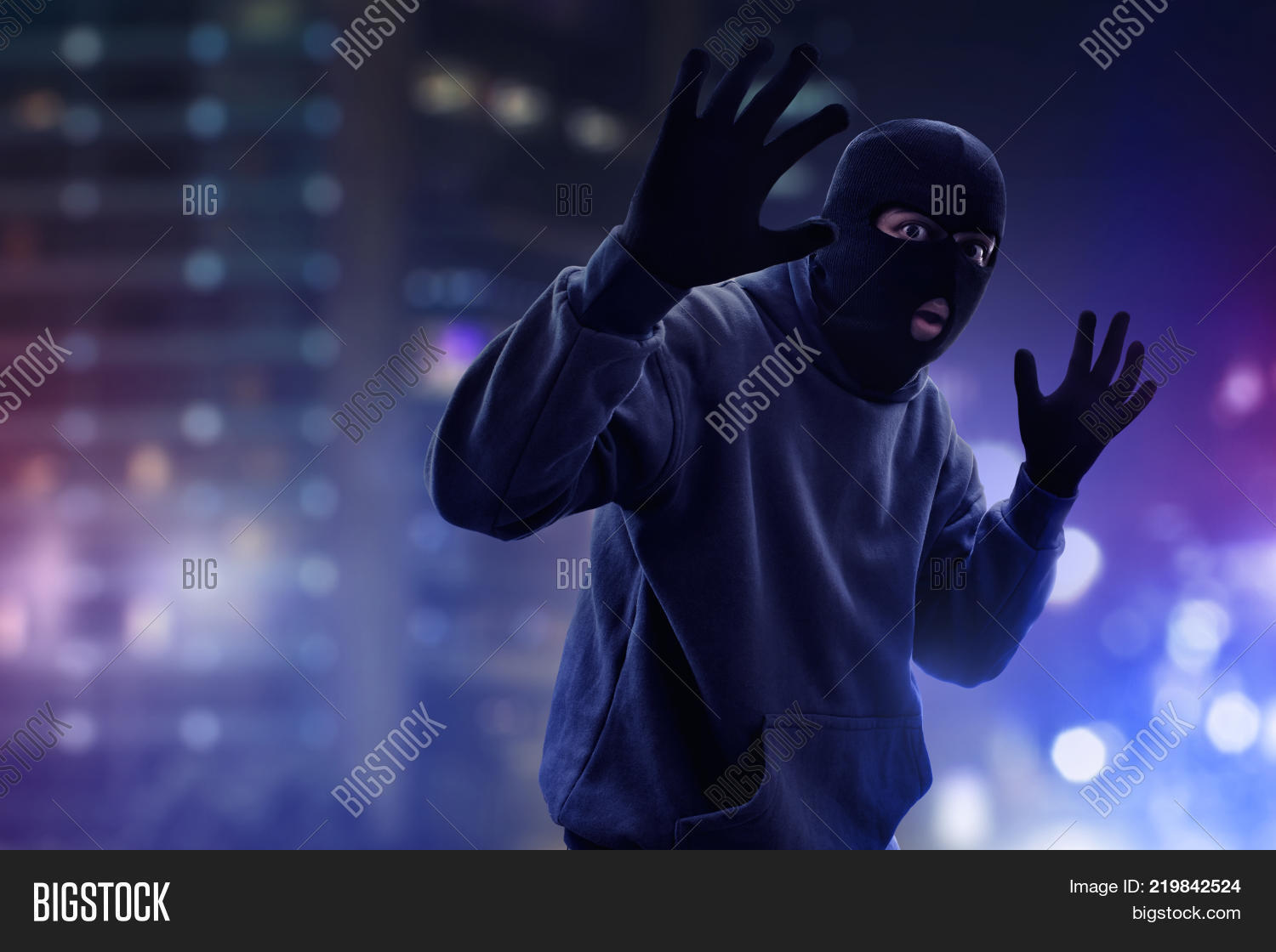 Человек в черной маске. Вор в балаклаве. Маска воришки. Маска вора. Вендетта и иви.