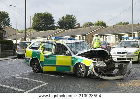 WEST YORKSHIRE, UK: VOLVO V40 AMBULANCE WRECKED IN COLLISION WHILE ON EMERGENCY CALL 24TH AUGUST 2004, WEST YORKSHIRE, UK