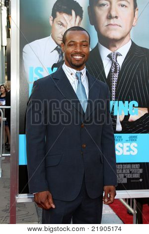 LOS ANGELES - JUN 30: Esajas Mustafa ankommer til 