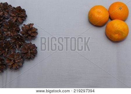 Pine cones avd mandarinas with a place for a signature