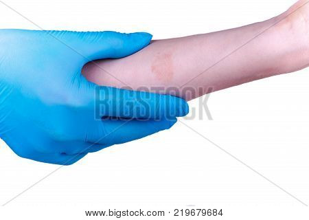 the doctor spends examining an allergic rash of patient.