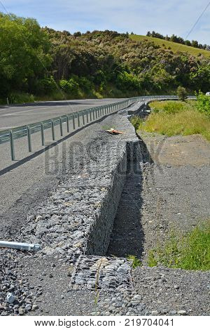 Kaikoura Earthquake Damage At The Top Of The Hunderlee Hills Before And One Year One Month & 1 Day A