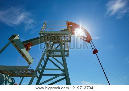 Pumpjack.
A pumpjack is the overground drive for a reciprocating piston pump in an oil well.
The arrangement is commonly used for onshore wells producing little oil. Pumpjacks are common in oil-rich areas.