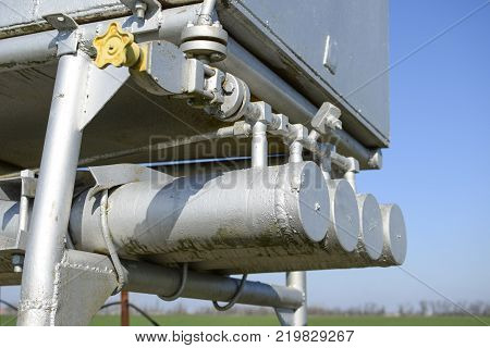 Dosage unit and container with methanol. Additional equipment for oil and gas wells.