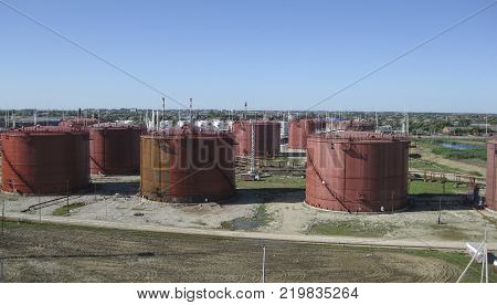 Storage tanks for petroleum products. Equipment refinery.