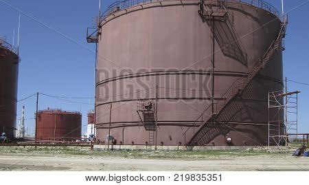 Storage tanks for petroleum products. Equipment refinery.