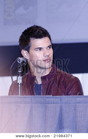 SAN DIEGO - JUL 21: Taylor Lautner na 