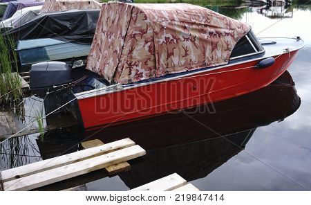 in the case motor boat atare very close  the pier