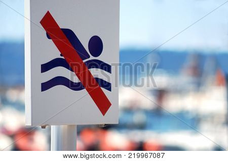 Signal indicating that it is forbidden to swim