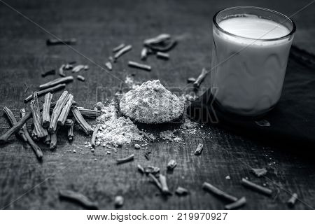 Close Up Of Ayurvedic Herb   Satavari,asparagus Racemosus With Its Powder And Root With Milk Glass.