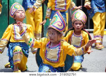 Davao City, Philippines-august 2014: Little Performers At The Kadawayan Festival For The Streetdanci