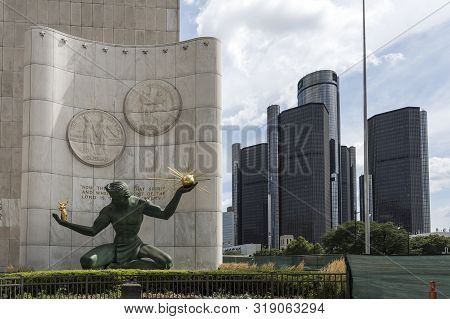 Detroit, Usa - August 17, 2019: The Spirit Of Detroit Monument By Artist Marshall Fredericks With Gm