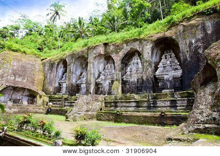 Tempio di Gunung Kawi e Candi (santuari) nella giungla a Bali, Indonesia