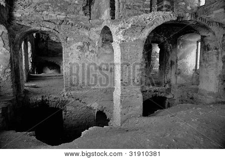Le rovine del castello di Banffy in Bontida, vicino a Cluj Napoca, Romania