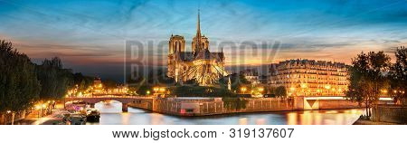 Ile De La Cite And Notre Dame At Sunset, Paris, France
