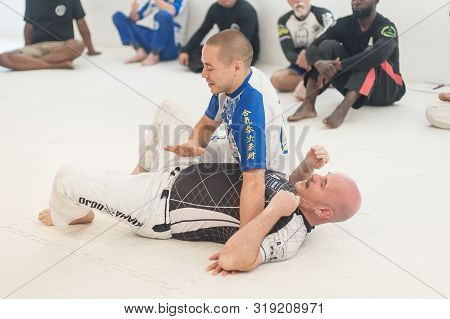 Kapap Instructor Ken Akiyama Demonstrates Bjj Ground Fighting Techniques