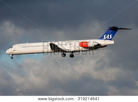 Frankfurt / Germany - December 6, 2012: Scandinavian Airlines Md-82 Oy-khn Passenger Plane Landing A