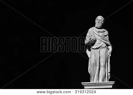 Girolamo Fracastoro (fracastorius), A Famous Renaissance Physician And Scholar.marble Staute Erected