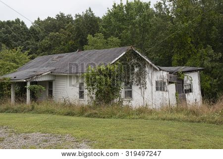 An Abdoned Dwelling Is Slowly Being Reclaimed By Nature In Pulaski,virginia
