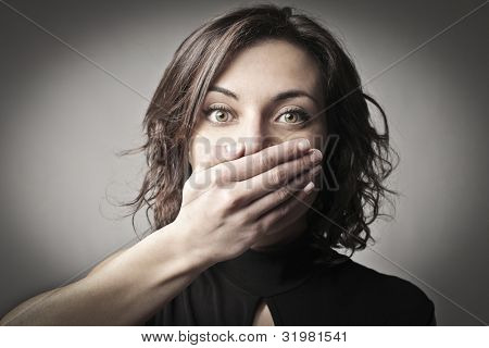 Stupito di giovane donna