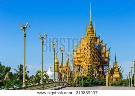 Temple (thai Language:wat Chan West) Is A Buddhist Temple (thai Language:wat) It Is A Major Tourist 
