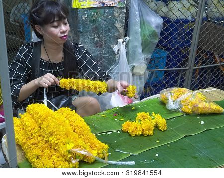 Bangkok, Thailand- June, 22, 2017 Thai Woman Making Marigold Garlands In Bangkok