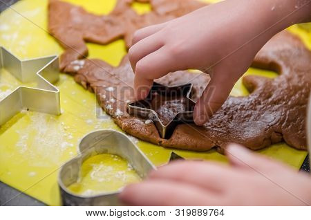 Little Girl Makes Christmas Ginger Cookies Herself