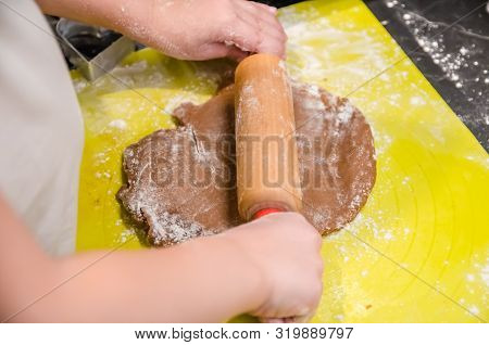Little Girl Makes Christmas Ginger Cookies Herself