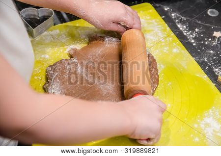 Little Girl Makes Christmas Ginger Cookies Herself